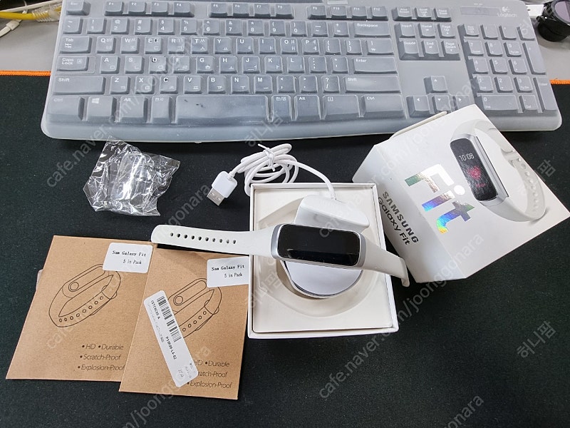 [판매중] 갤럭시 핏 SM-R370 + 실리콘 케이스, 액정보호필름