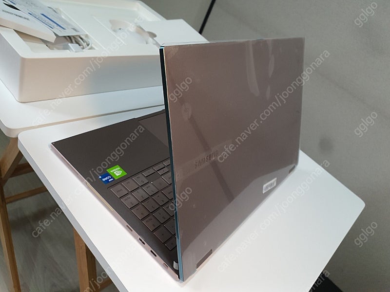 삼성 갤럭시북 플렉스2 NT950QDA-XC58Z 거의 새 제품 팝니다.