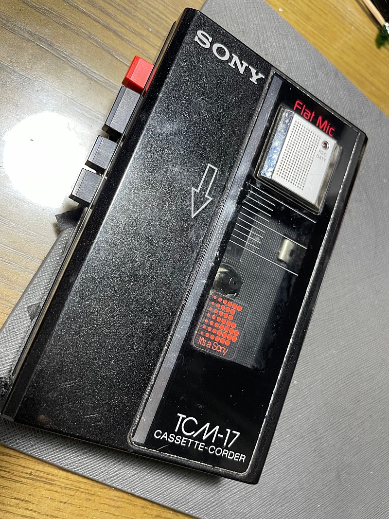 소니 파라소닉 워크맨 외 잡다한 것들 (이어폰, 맥북, 공유기, TCM-17, RQ-382, CW03, ﻿MDR-XB70BT, BEATSX)