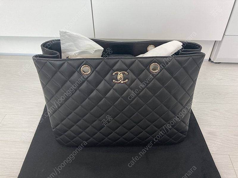 샤넬 가방 클래식 토트백 팝니다!--1