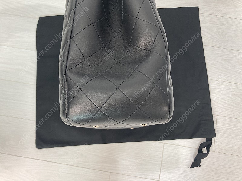 샤넬 가방 클래식 토트백 팝니다!--5