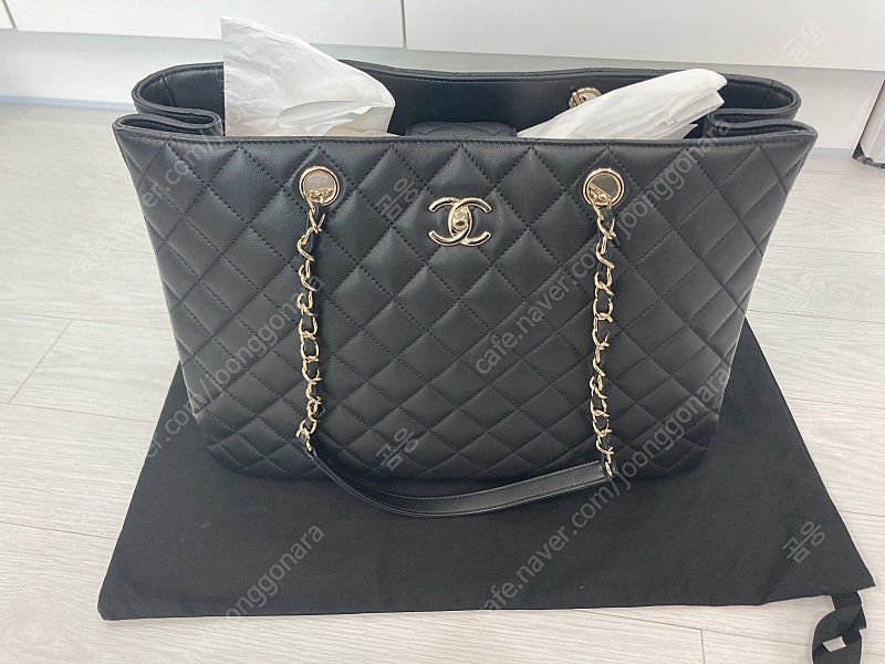 샤넬 가방 클래식 토트백 팝니다!--0