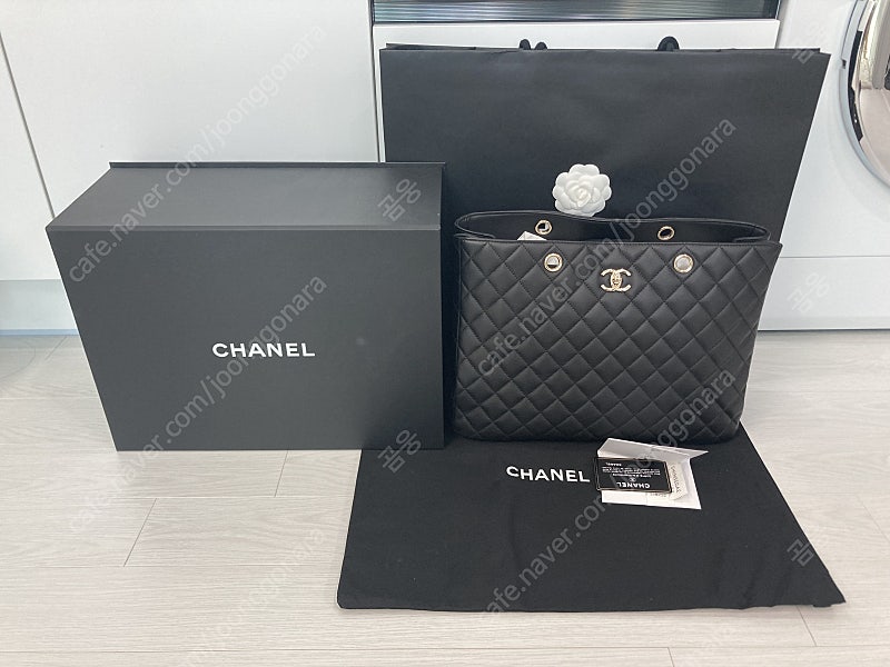 샤넬 가방 클래식 토트백 팝니다!--6