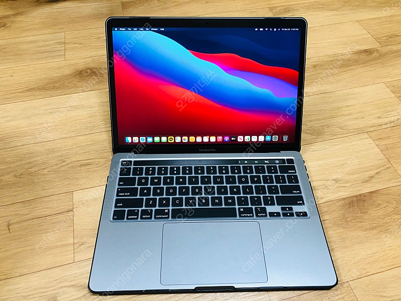 맥북 프로 13인치 2020 Macbook pro 13" 2020 i5 16GB 1TB 팝니다. 애플케어 + 가입 되어 있어요.