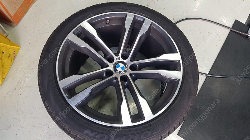 BMW X5 F15 468M + 피렐리 원터 타이어 판매 합니다.