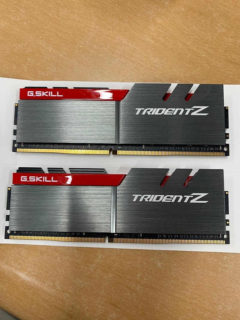 지스킬 G.SKILL DDR4 32G PC4-25600 CL16 TRIDENT Z 16GB x2 팝니다