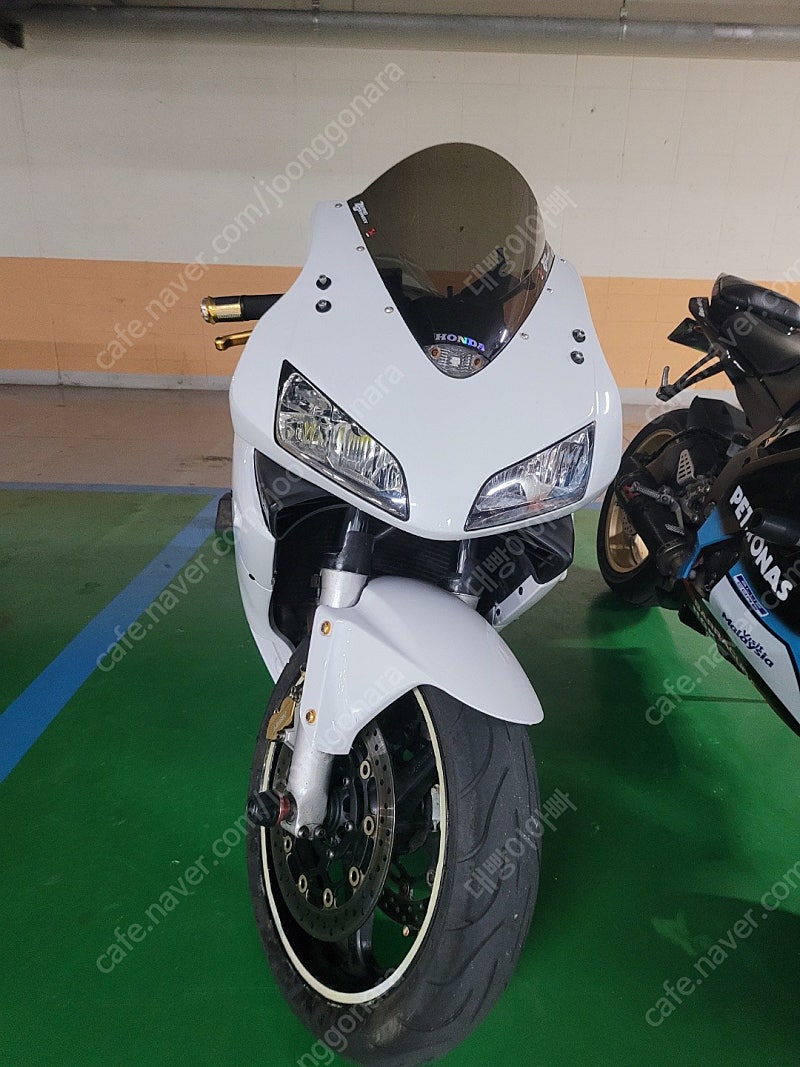 CBR600RR 도장 나온지 한달도 안된차량 판매합니다