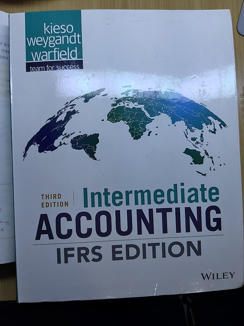 Intermediate Accounting(IFRS Edition) 중급회계 책 팝니다.