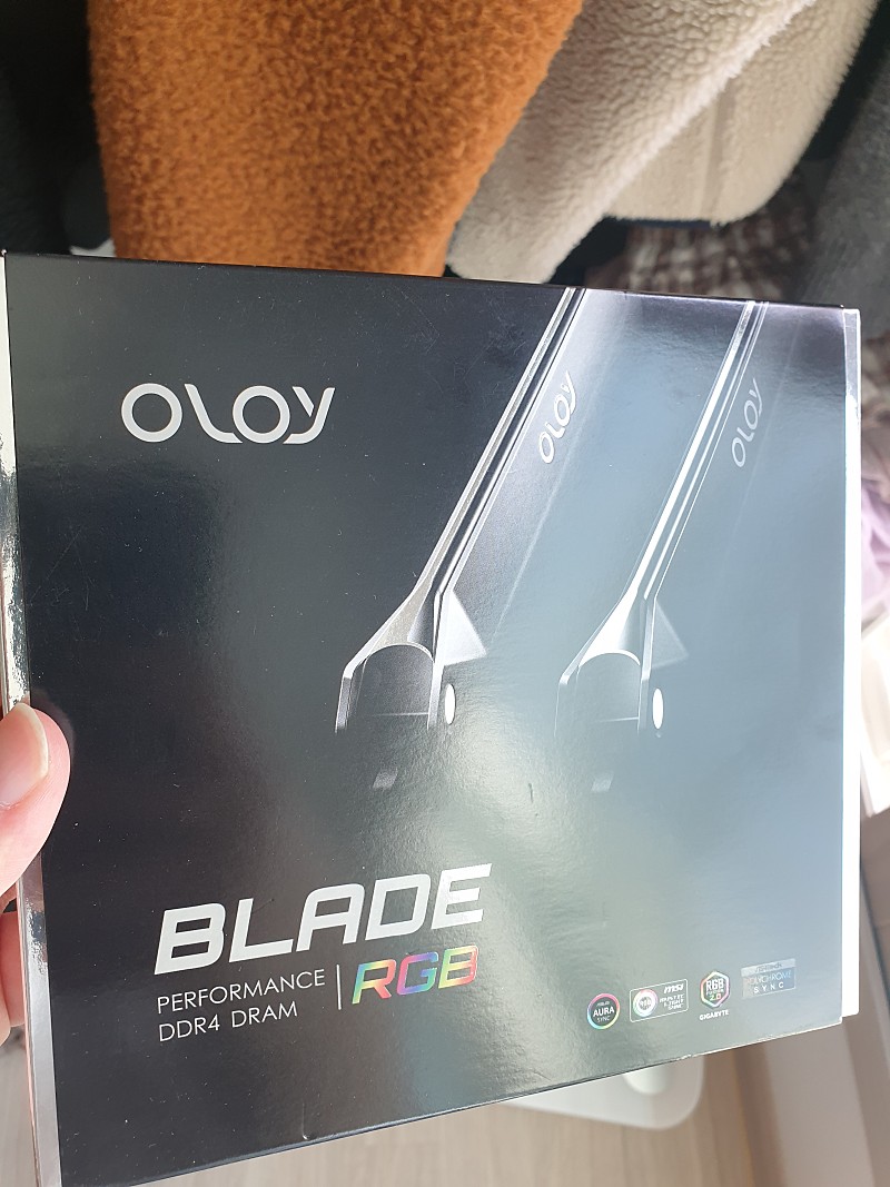 OLOy DDR4-3600 CL18 BLADE RGB Black 패키지 (32GB(16Gx2)) 1개 팝니다