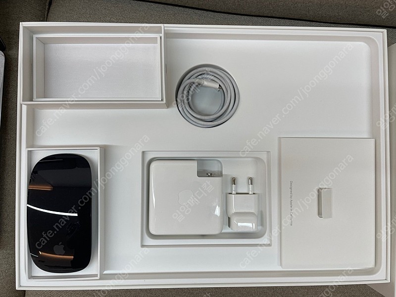애플 맥북프로 15인치 MPTT2KH/A 풀박스+ 매직마우스2 제품 판매합니다 (거의새것입니다~~}