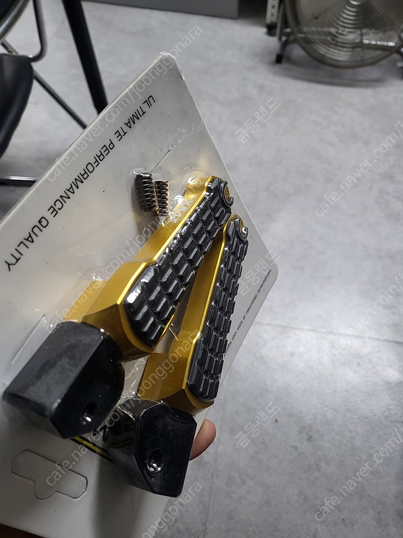 XMAX300 리어스텝 + 스탠드 클립 + 타이어 밸브...--1