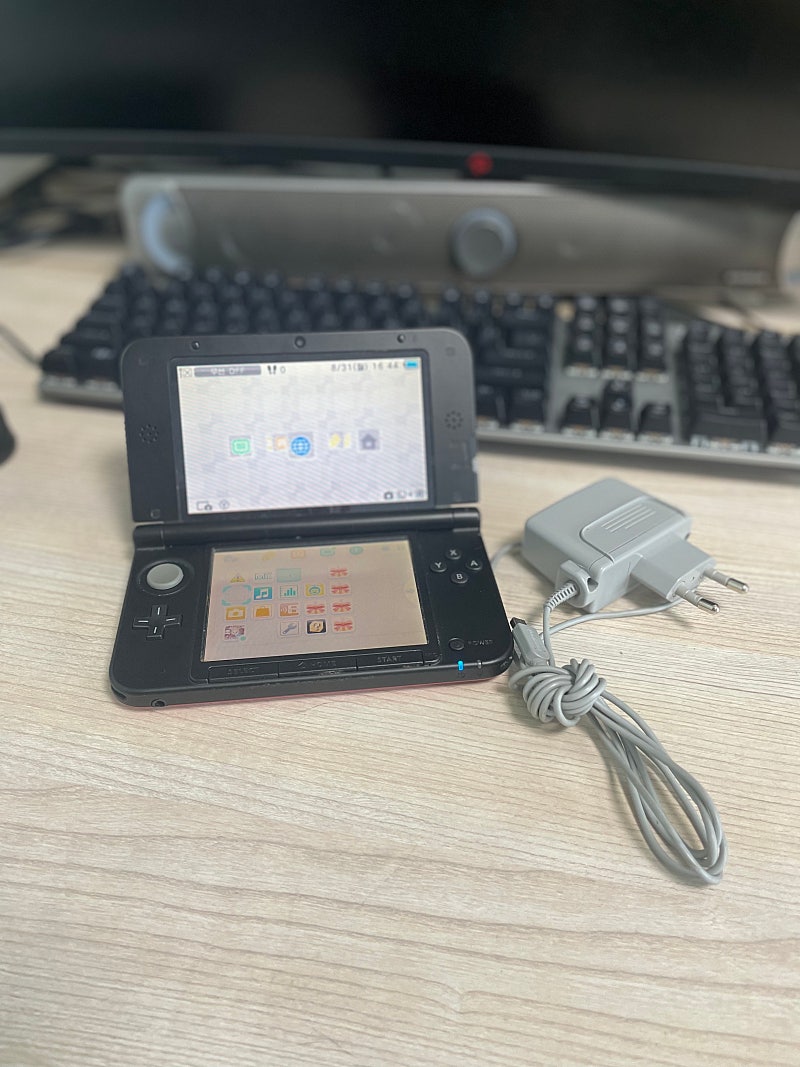 닌텐도 3ds xl red