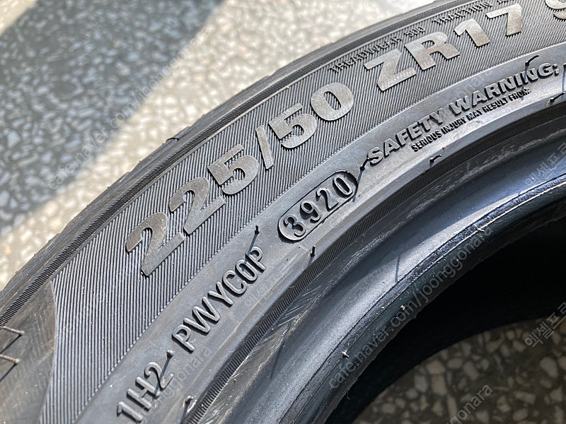 100Km미만 주행한 금호 225/50R17 오페라 타이어 2개 팝니다.