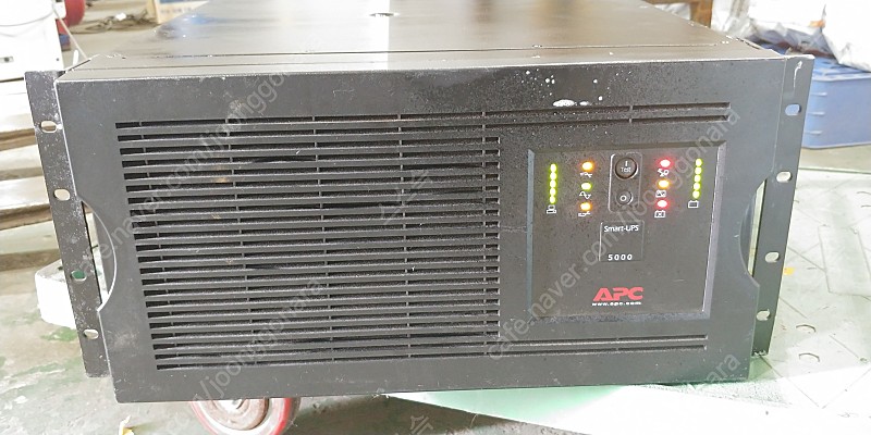 APC smart-UPS 5000 팝니다 (서버렉용 스마트UPS 5000)