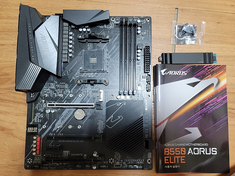 B550 AORUS ELITE 메인보드 팝니다.