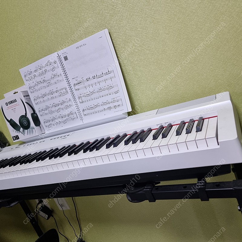 야마하 디지털 피아노 P-125 /P 125 팝니다.