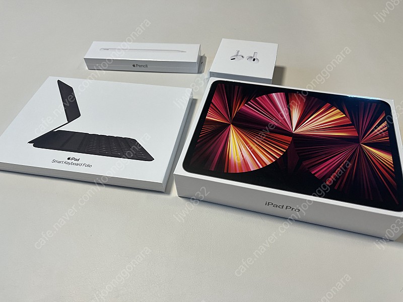 아이패드프로 11인치 2TB 와이파이+셀룰러, 연동 아이패드 스마트 키보드 폴리오,애플펜슬 2세대,에어팟 프로 총 4개 상품 일괄판매합니다.