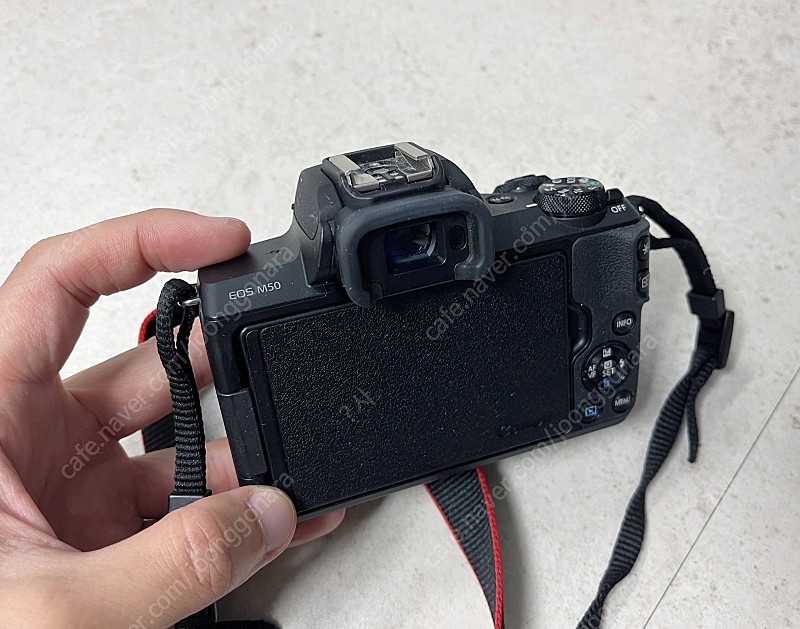 캐논 m50 미러리스 카메라 + 메모리카드 + 케이스 + 삼각대 판매합니다.