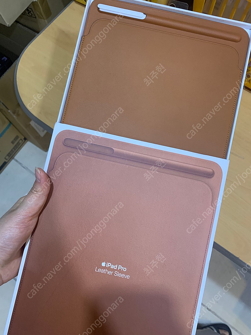 애플정품 아이패드 프로 1세대/2세대 12.9형 슬리브 새들브라운 색상 판매합니다. (11형 가능)