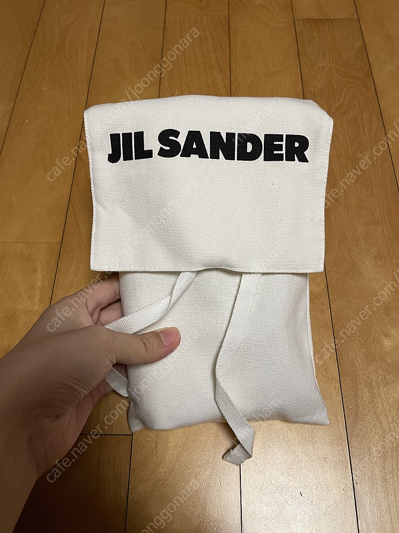 jil sander 질샌더 탱글 미니 휴대폰백 화이트 내놓습니다.