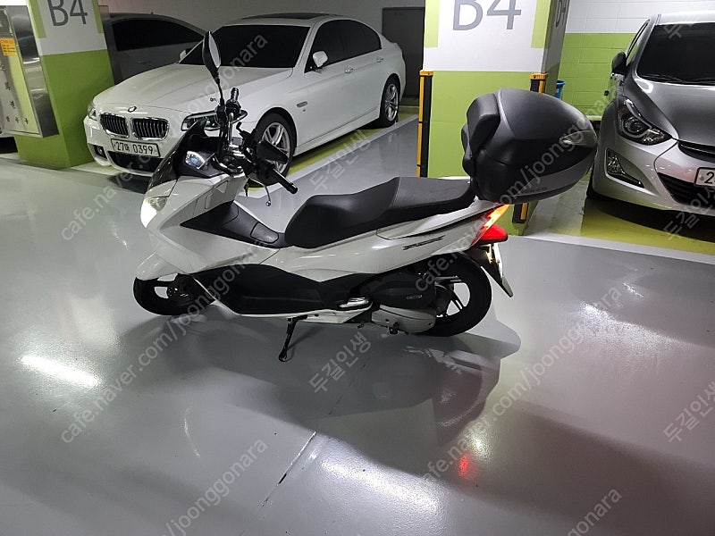 pcx125 2015년식 17000키로 화이트 팝니다