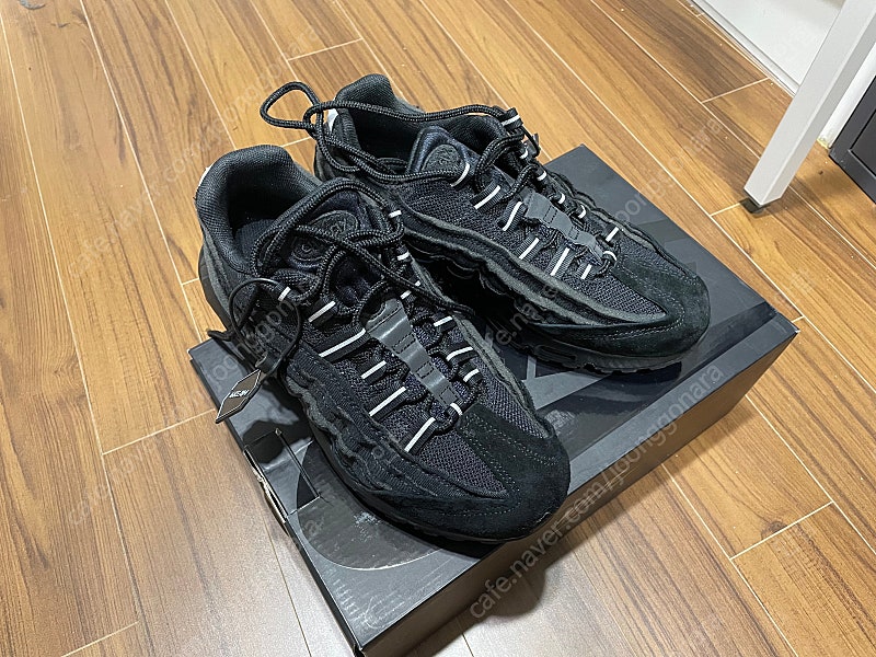 꼼데가르송 X 에어맥스95 블랙 240 새상품 (Comme des garcons X Airmax95 Black) 33만원 크림탭