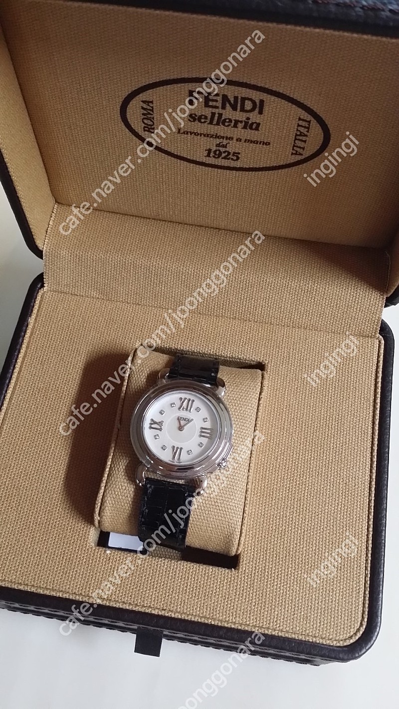 정품 펜디 셀러리아 시계, 구찌 G클래스 남자 시계 새제품 비비안웨스트우드 시계 새제품