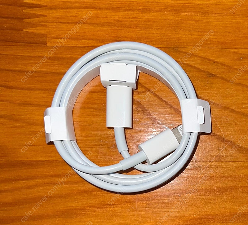 USB-C-Lightning 케이블(1m) 팝니다.