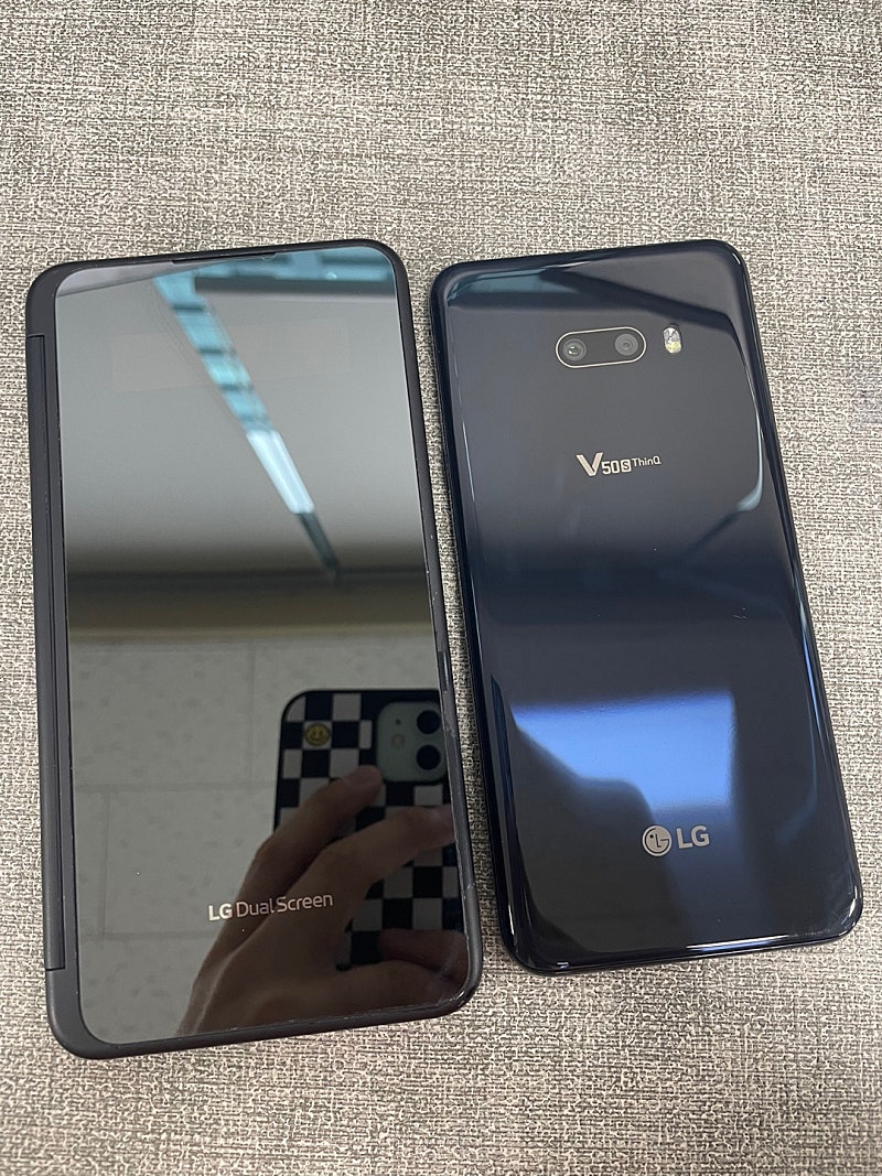 ﻿LG V50S 256기가 블랙 20년1월개통 듀얼스크린포함 24만원 판매해요