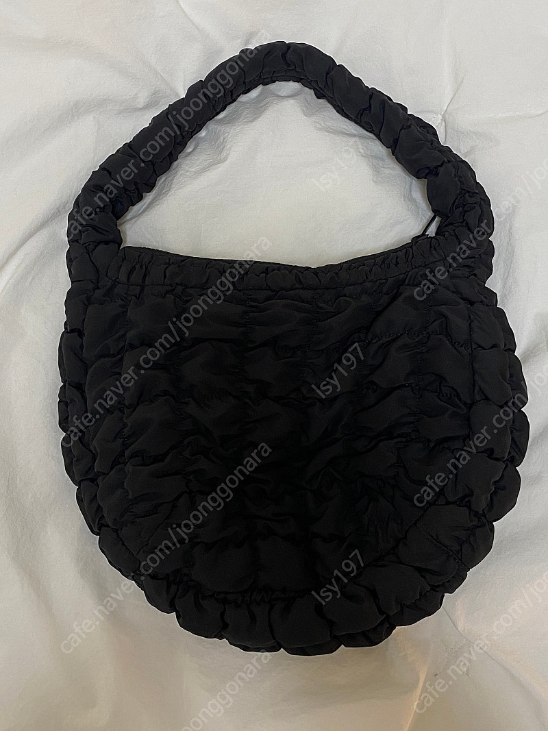 코스 퀼티드 미니백 블랙 팝니다