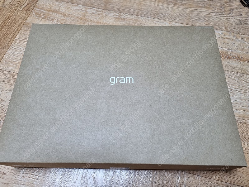 22년형 LG 그램노트북 i5 / 8Gb / 1TB 새제품 판매합니다(16ZD95P)
