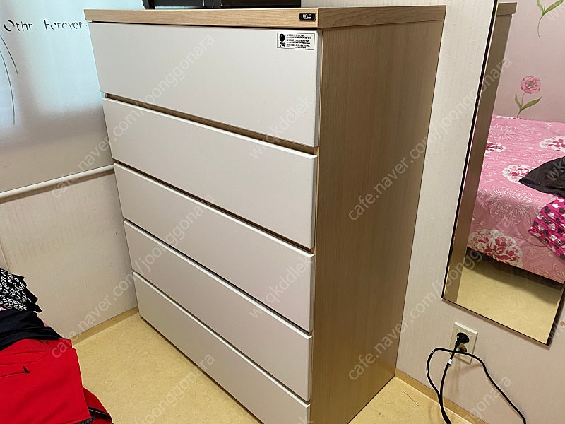 깨끗하고 튼튼한 보루네오 하우스 5단 고급 서랍장 판매합니다.