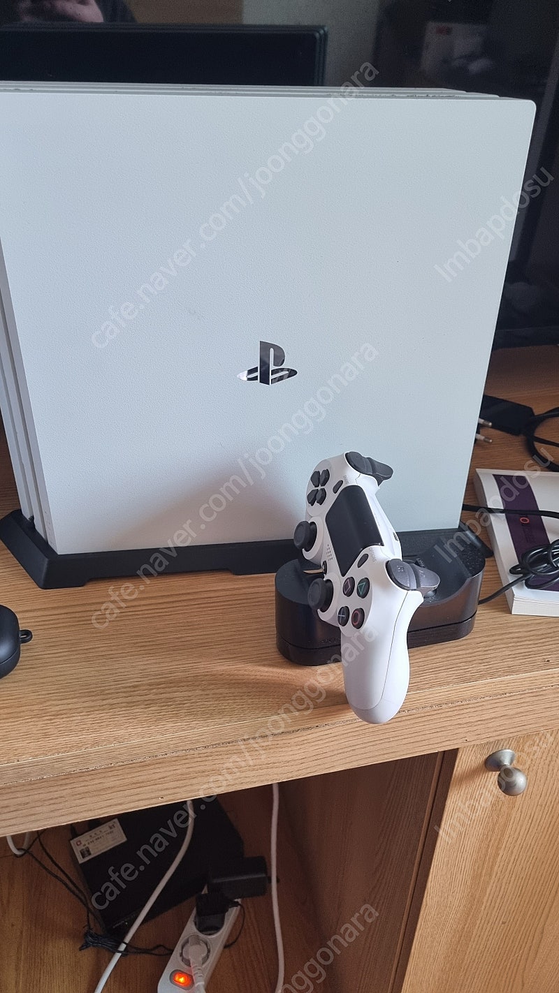 PS4 pro 7117 1TB 팝니다