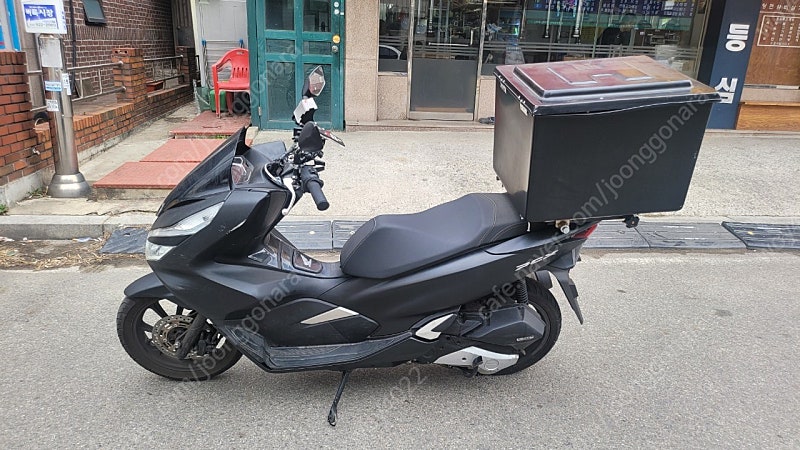 2020년식 PCX125 1만키로 팝니다.