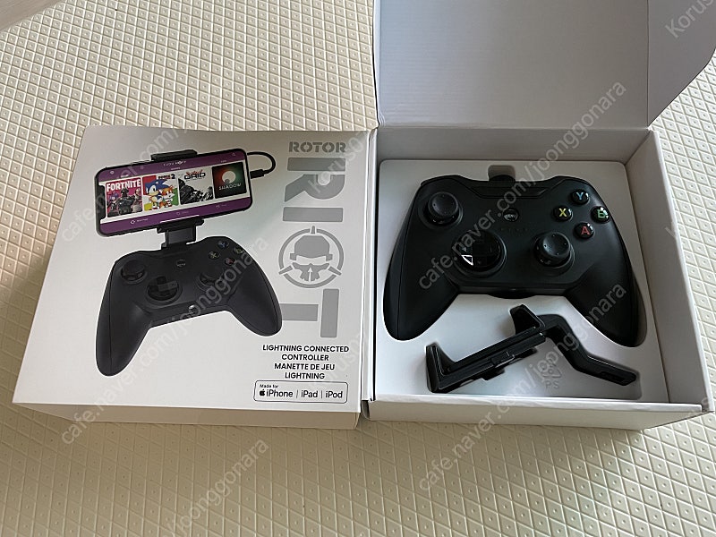 Rotor Riot Wired Game Controller (애플스토어 정품 조이스틱) 판매합니다