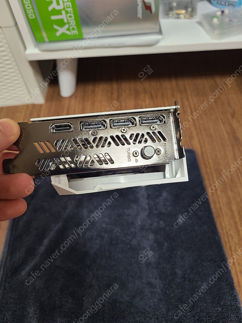 rtx3050 컬러풀 3팬 팝니다.(화이트)--2