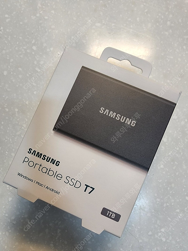 삼성 포터블 SSD T7 1테라 그레이 색상 (미개봉) / 택배 거래 가능