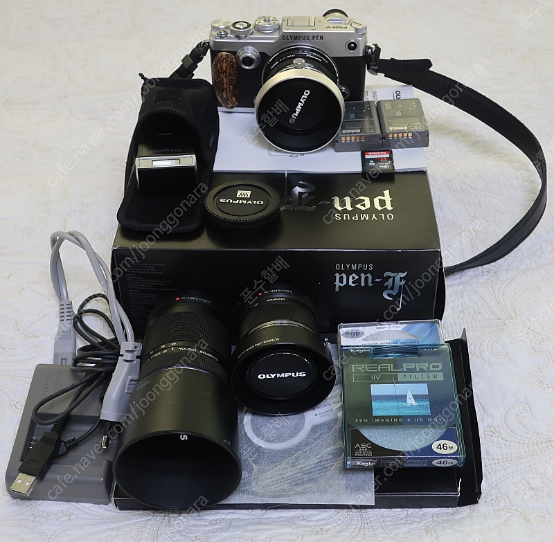 예쁜 카메라 ! 올림푸스 PEN F ! 렌즈3, 배터리2, 메모리, 후드3은 공짜 !