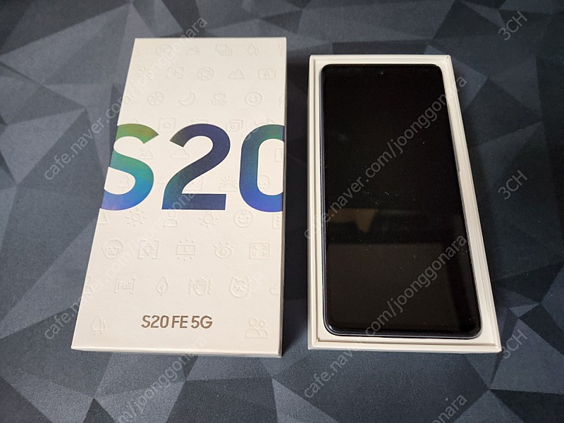 갤럭시 S20FE(SM-G781N) 네이비 색상 판매합니다.