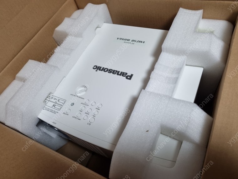 파나소닉PT-VMZ50/WUXGA/5천안시/300만대1/레이저 프로젝터/신동품 박스풀 수량판매