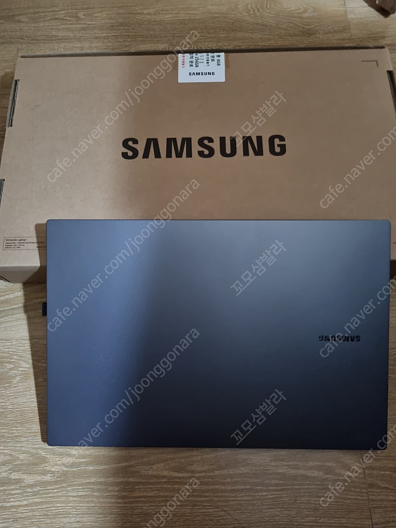 서울) 삼성 노트북 플러스2 NT550XDA-K14A 거의 신품 저렴히 판매합니다.