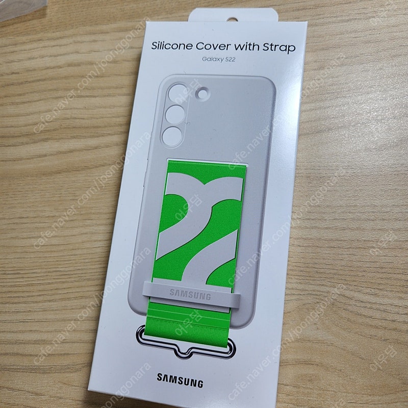 (택포)갤럭시 S22 정품 실리콘 커버 스트랩 화이트 색상 판매합니다!