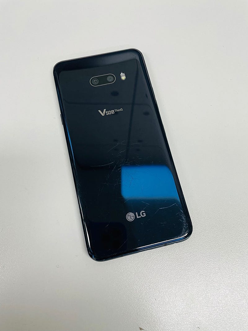 LG V50S 256기가 블랙 액정 미세파손 7만원 판매합니다