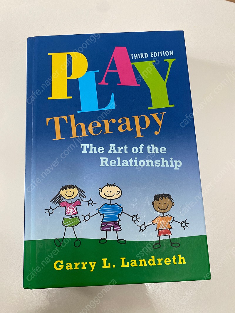 숙대 놀이치료 대학원 원서 Play therapy- the art of the relationship 입니다.