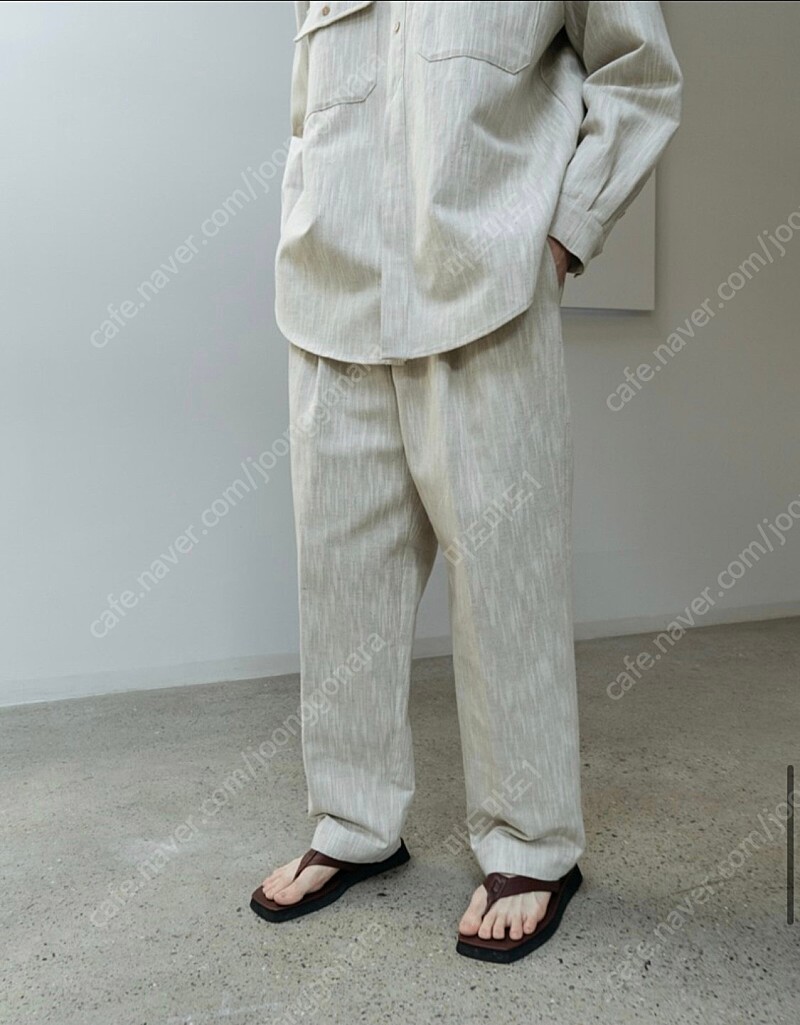 Le17septembre homme 르917 옴므 two pleated easy pants 판매합니다.
