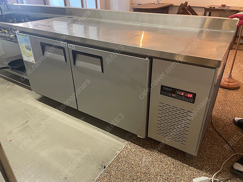 튀김기 , 4구 간텍기 가스렌지 , 쿠쿠 30인용 대형 밥솥 , 1800 테이블냉장고 (냉동냉장고) 개인 폐업정리합니다.