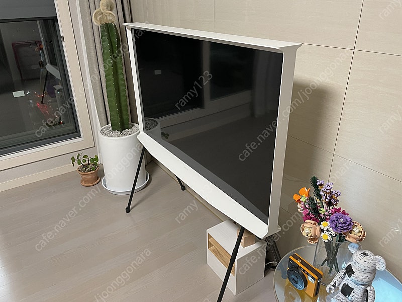 삼성 더 세리프 TV 55인치 화이트