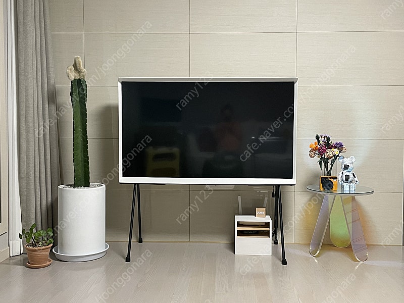 삼성 더 세리프 TV 55인치 화이트--1