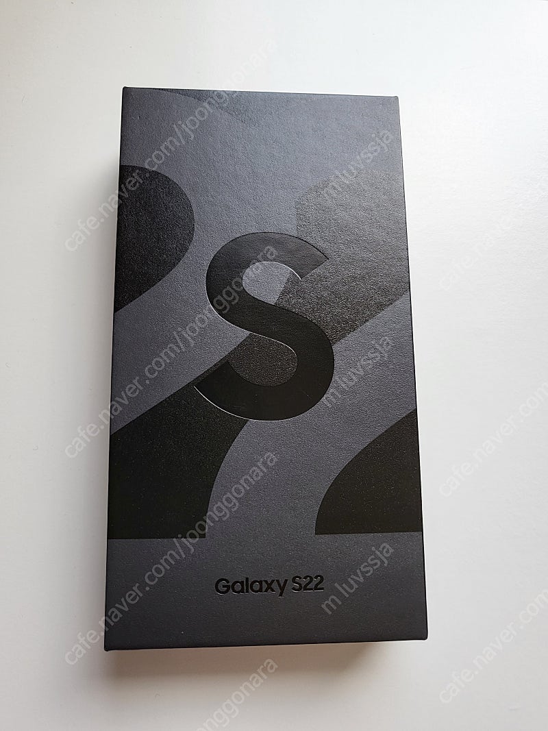 갤럭시 S22 블랙 자급제 미개봉 판매합니다 (케이스 포함)