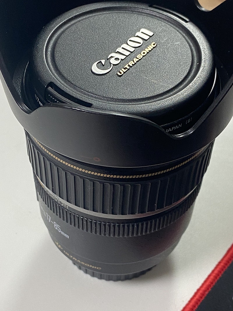 DSLR 캐논 카메라 정품 렌즈 (중고)17-85를 판매합니다.